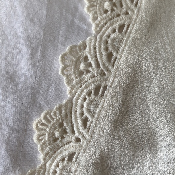 Lace halter crop top - Picture 3 of 6